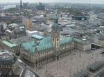 Hamburg_-_Blick_auf_das_Rathaus_von_St_Petri.jpg