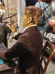 Hamburg_-_Mann_mit_zwei_Gesichtern_im_Panoptikum.jpg