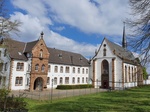 Heimbach_-_Klosterkirche_und_Gaestehaus_der_Abtei_Mariawald.jpg