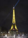 Paris_-_Eiffelturm_bei_Nacht.jpg