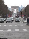 Paris_-_Champs_Elysees_mit_Arc_de_Triomphe.jpg