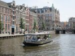 Amsterdam_-_Grachtenboot_auf_dem_Rokin.jpg