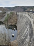 Urfttalsperre_-_Staumauer.jpg