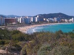 Mallorca_-_Bucht_mit_Strand_an_der_Cala_Milor.jpg