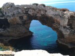 Mallorca_-_Felsbruecke_Es_Pontas_im_Meer.jpg