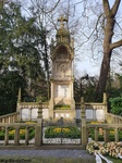 Koeln_-_Grabstaette_der_Familien_Wisdorf_und_Rolvenbach_auf_dem_Friedhof_Melaten.jpg