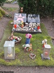 Koeln_-_Grabstaette_von_Dirk_Bach_auf_dem_Friedhof_Melaten.jpg
