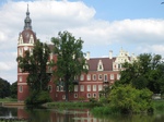 Bad_Muskau_-_Neues_Schloss_mit_Turm.jpg