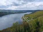 Waldeck_-_Blick_auf_den_Edersee_mit_dem_Strandbad_Waldeck.jpg
