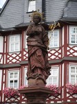 Heppenheim_-_Marienfigur_am_Marktbrunnen.jpg