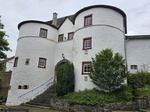 Hellenthal_-_Torbau_der_Burg_Reifferscheid.jpg